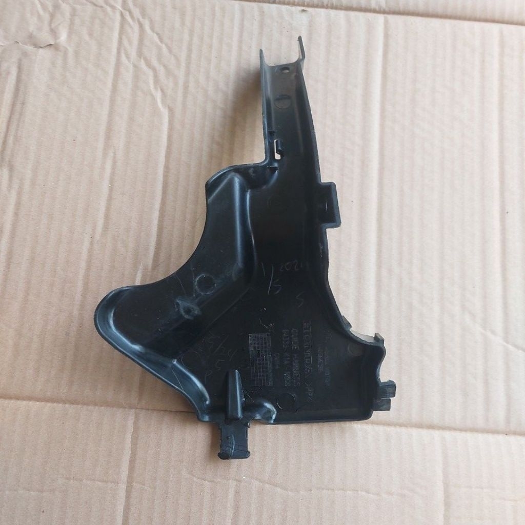 Guide Harness Cover Pelindung Kabel Body Depan Honda Beat led Deluxe Original