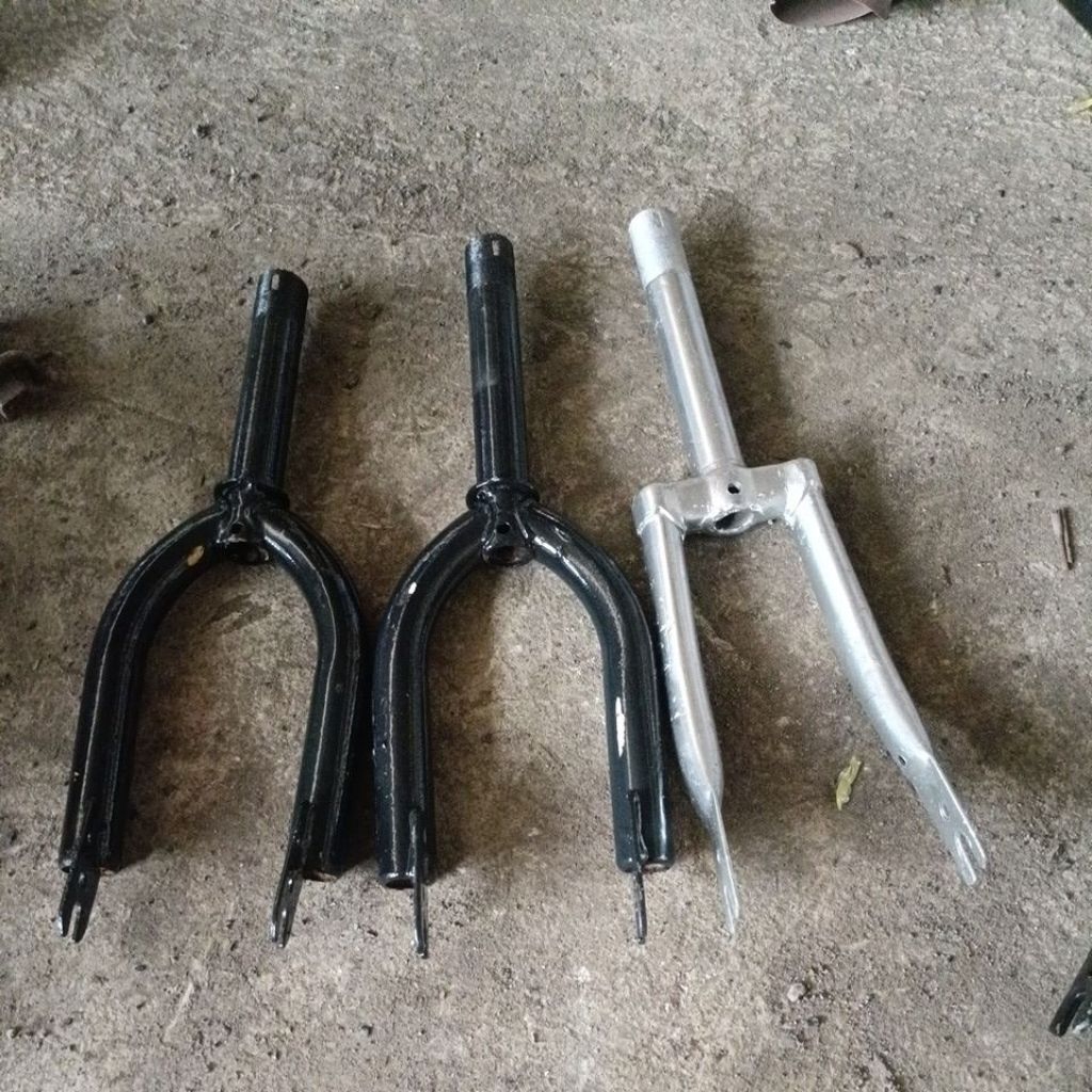 FORK SEPEDA 12IN ,model standar drat,bekas
