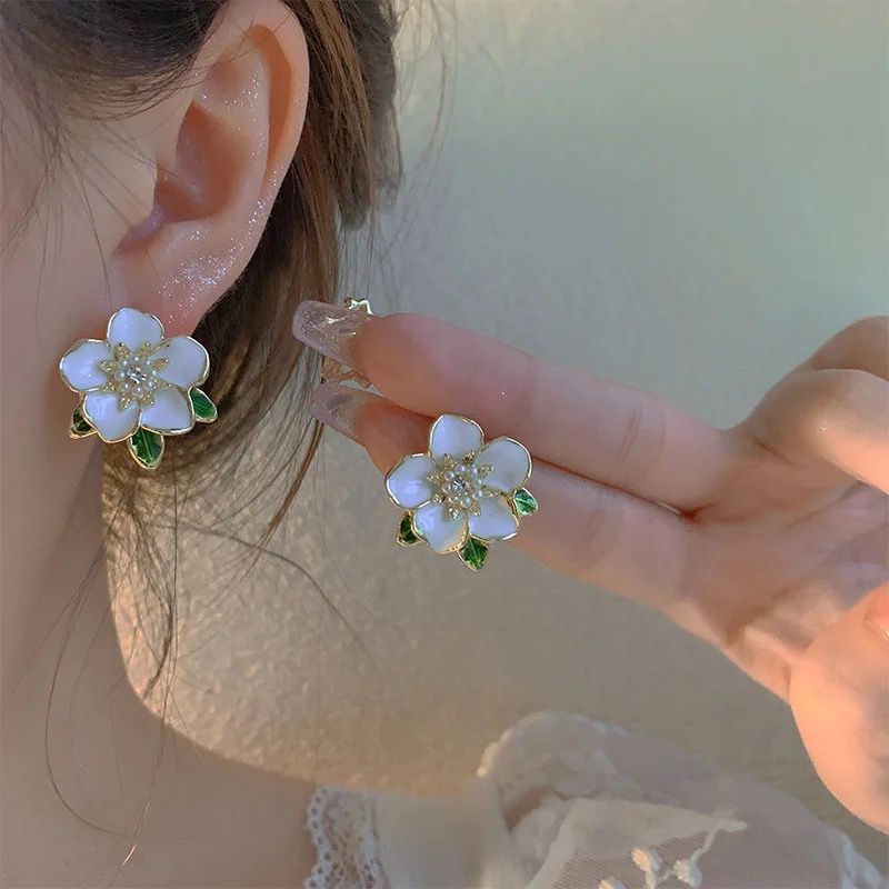 Anting Bunga Putih Anting Stud Bunga Anting Wanita AT533