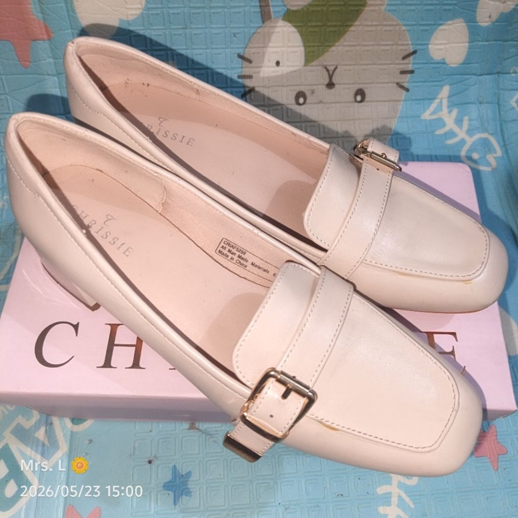 Payless Chrissie • Niri Pump Shoes (Off White)
