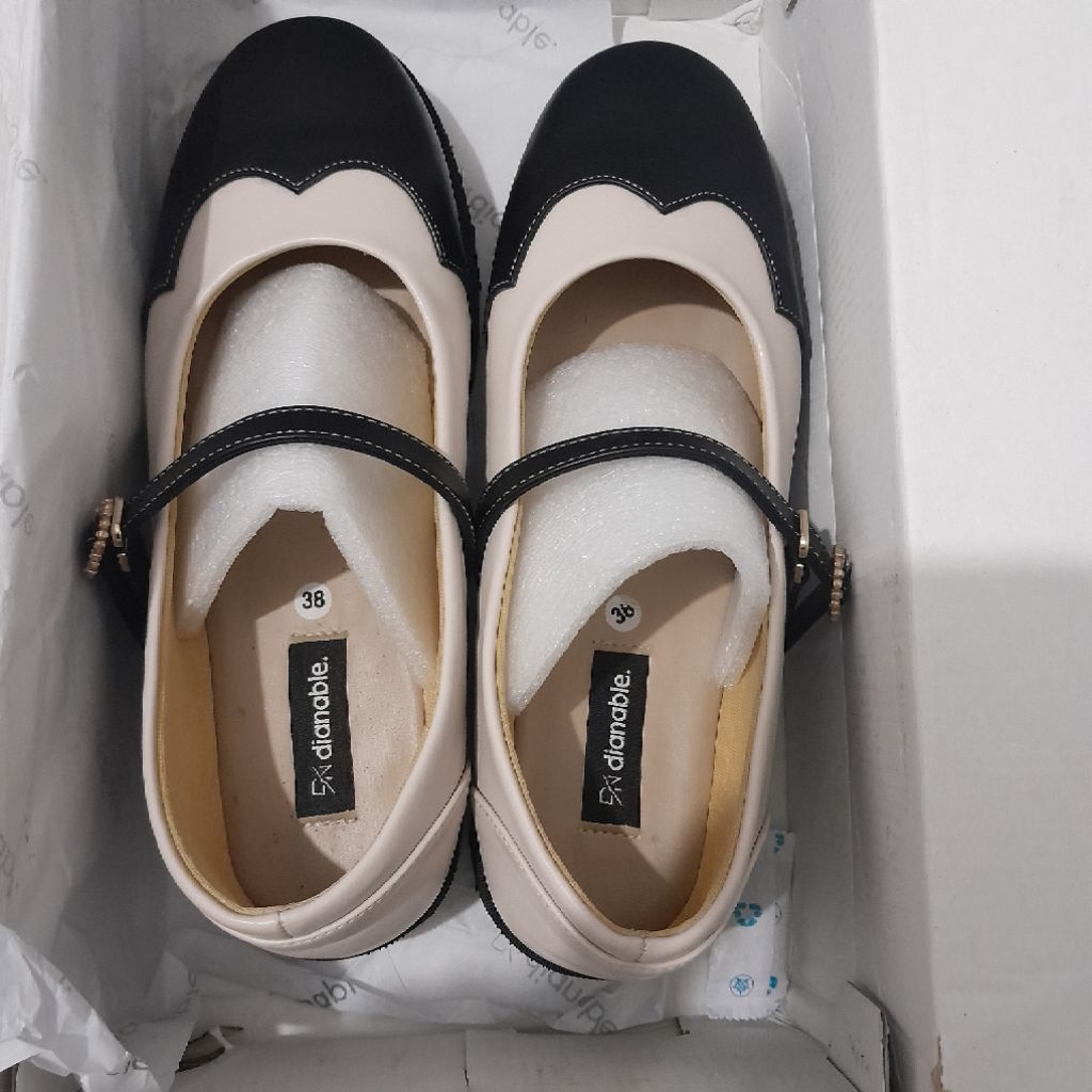 Preloved flatshoes dianable uk38
