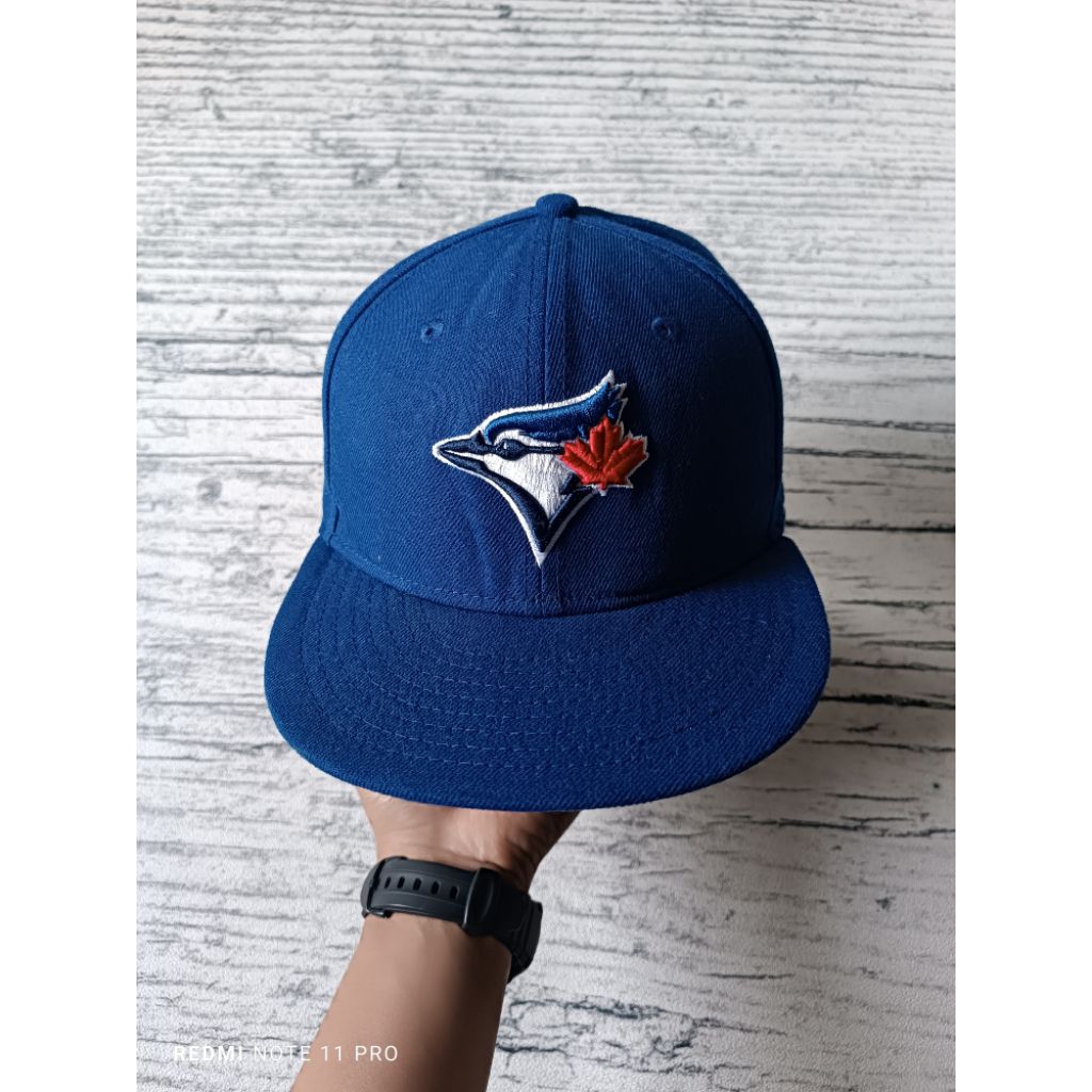 TOPI FITTED LOGO BLUE JAYS by MLB PLAYERS x NE