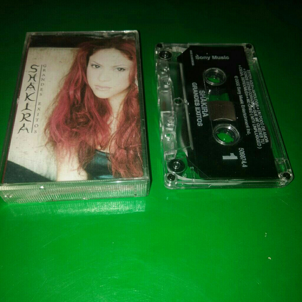 kaset pita Shakira grandes exitos
