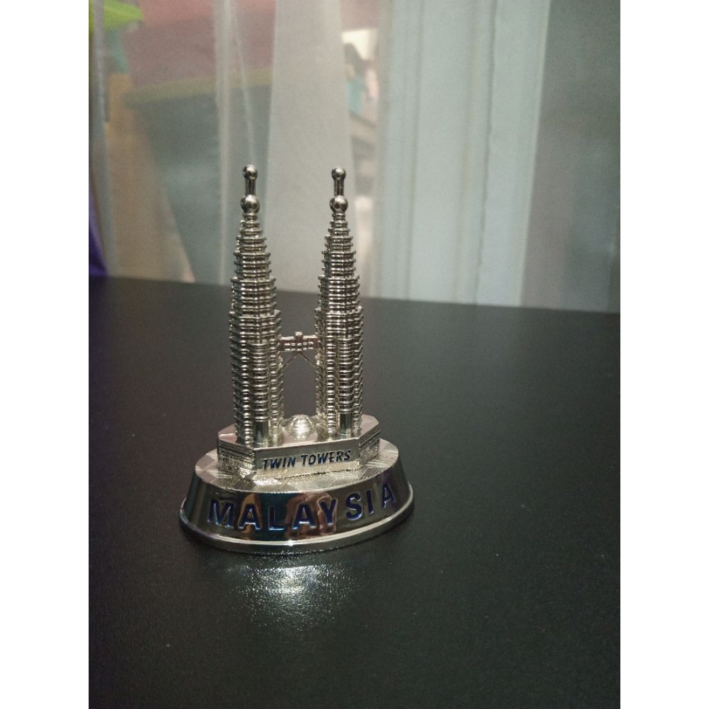 Souvenir Pajangan Miniatur Twin tower Malaysia