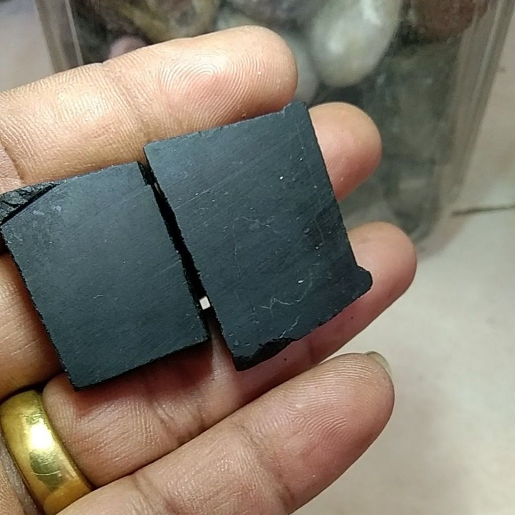 BATU GIOK BLACK JADE SUPER KUAT NEMPEL MAGNET