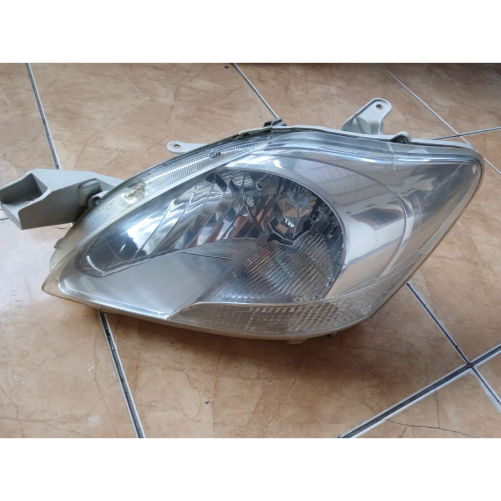 headlamp TOYOTA VIOS 2010