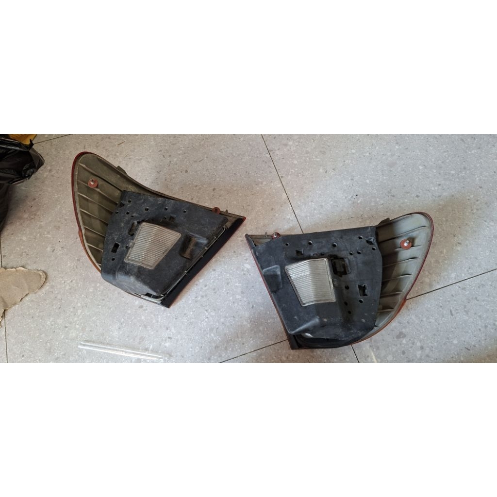 lampu belakang bmw E46 sepasang
