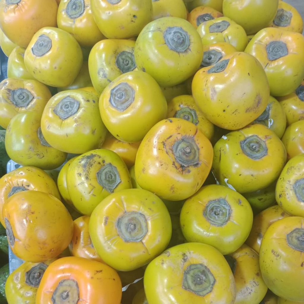 Buah Kesemek 1kg Kesemek
