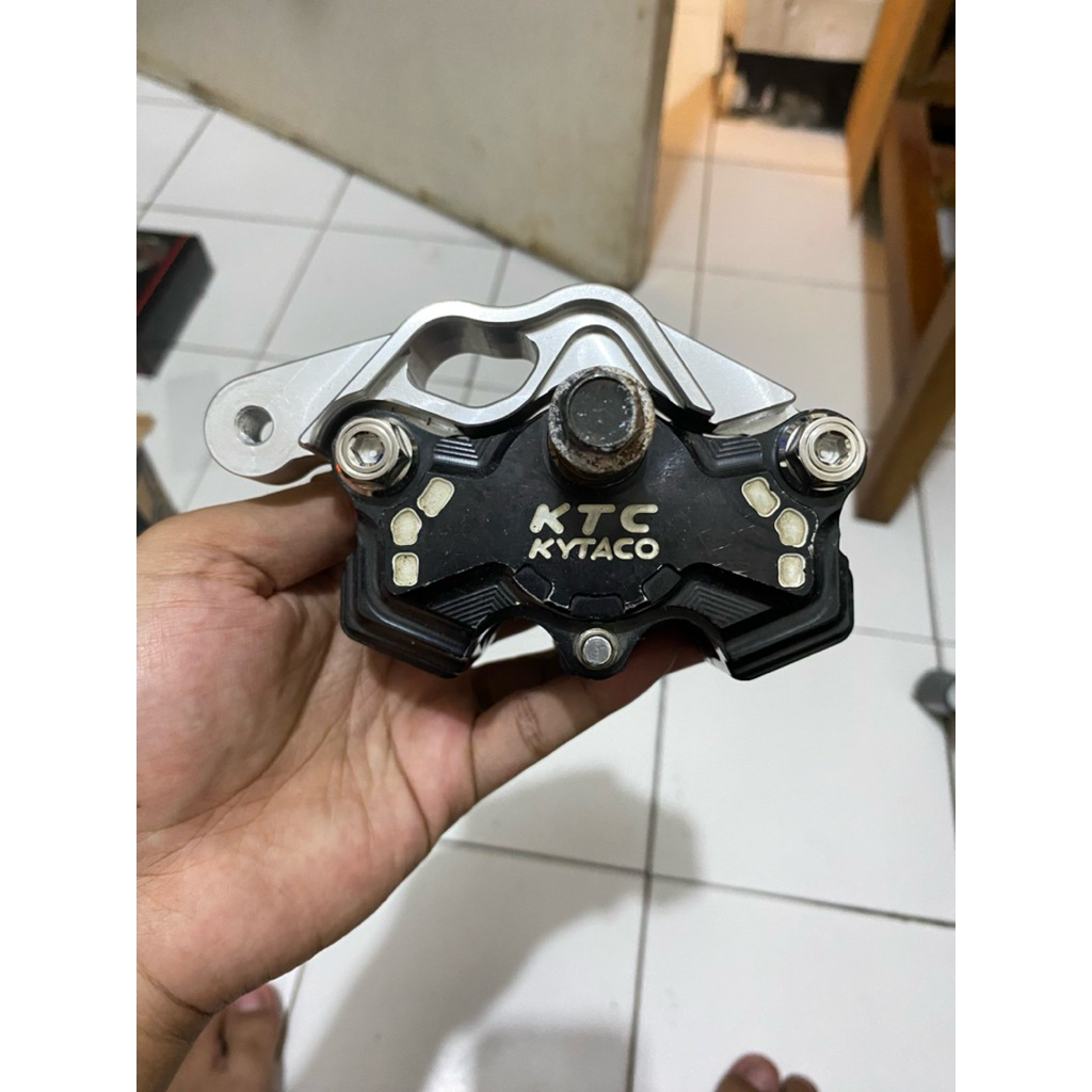Kaliper KTC Kytaco 2 Piston Bekas Normal Siap Pakai