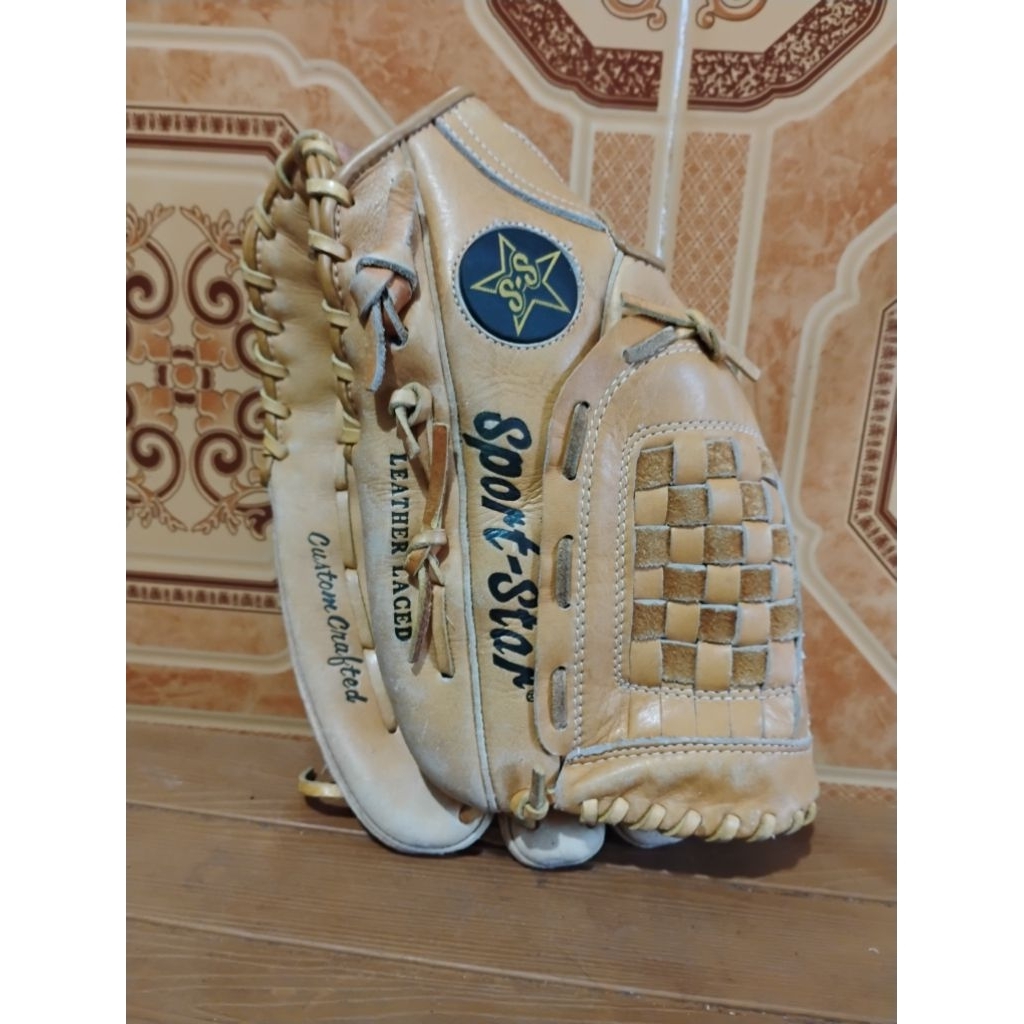 baseball glove sport star