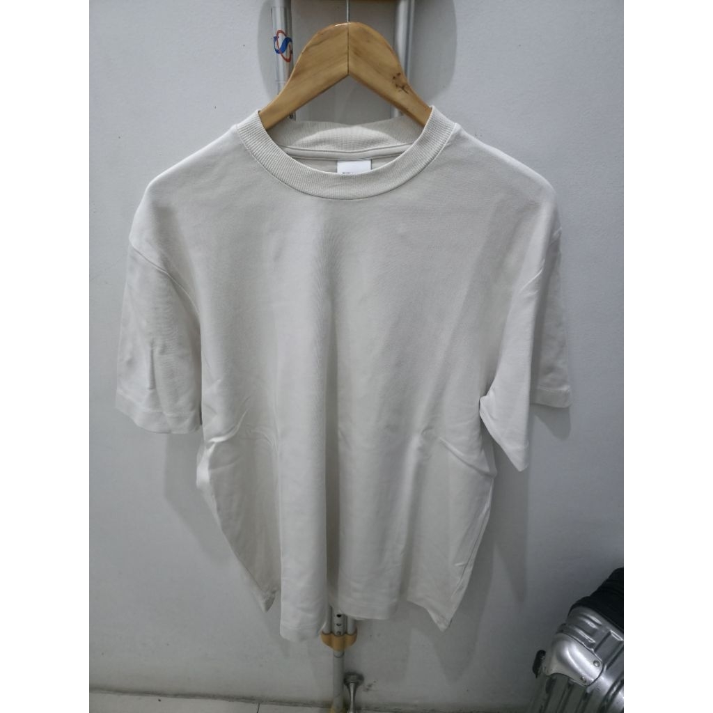 Zara Oversize T-Shirt off white color. Basic Collection. 100% original. Size L. baju kaos pria overs
