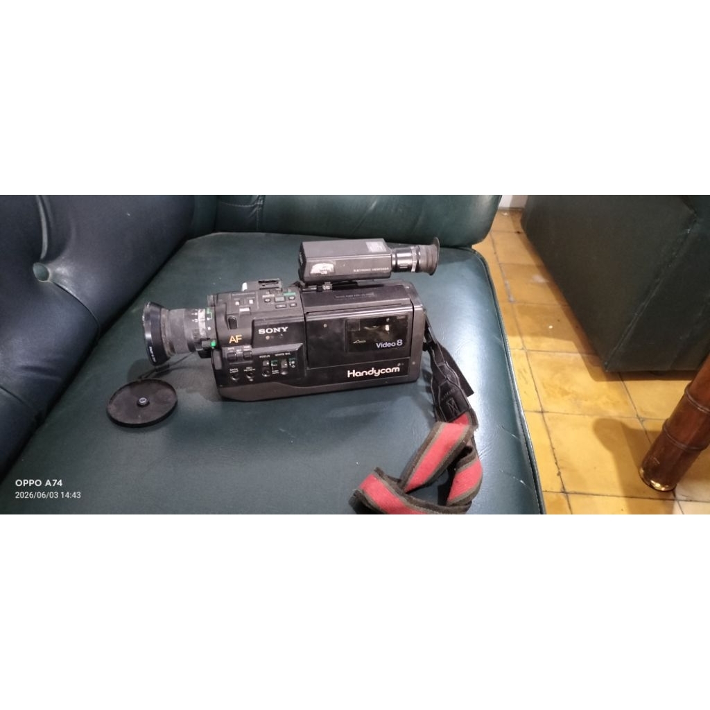 Barang antik handycam sony video 8