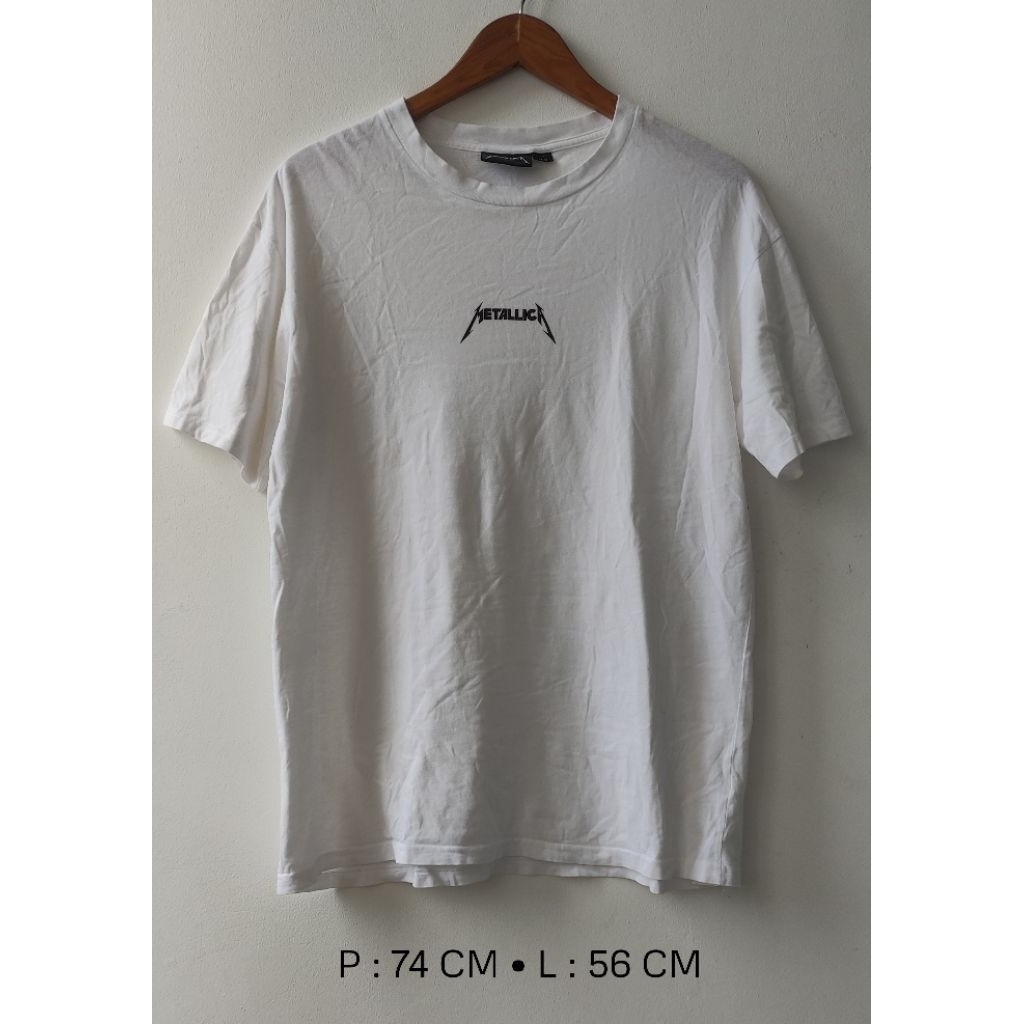 official merch kaos band metallica cotton on size XL preloved warna putih white laki perempuan unise