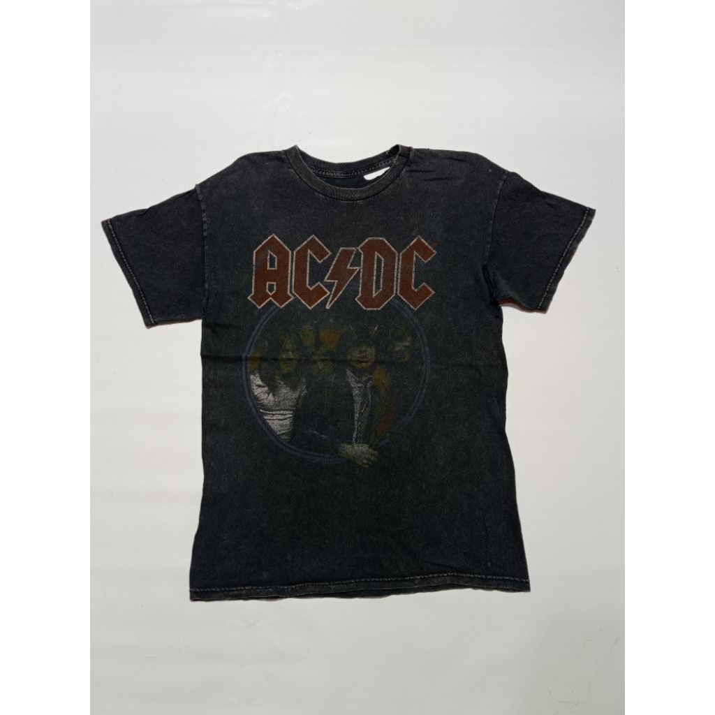 Kaos Band ACDC Thrashed Official Merchandise Warna Hitam Fading Size M Second Brand ACDC