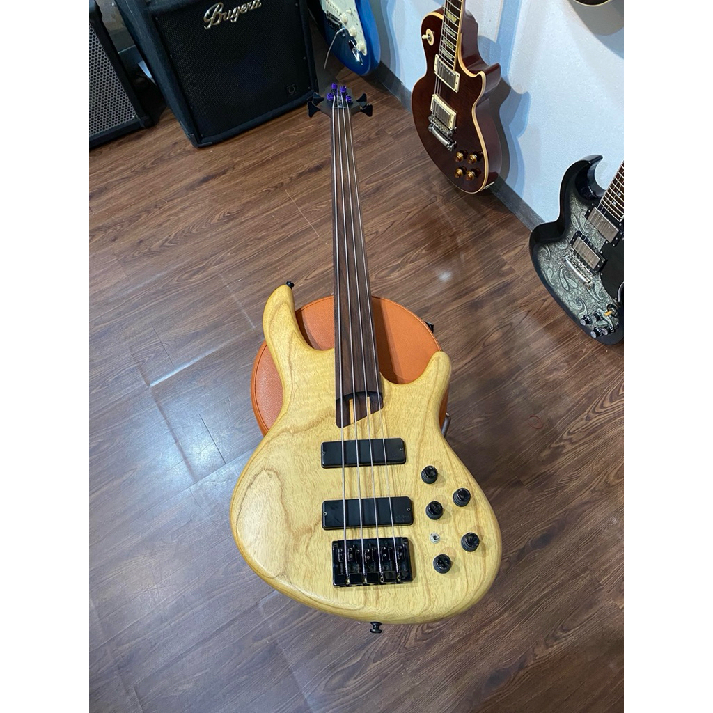 Cort B4FL Fretless Bass Natural