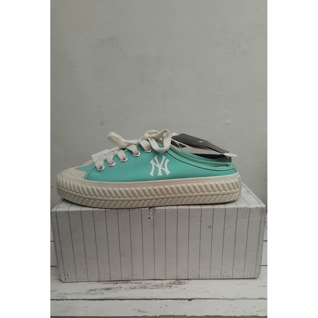 Sepatu MLB mule/Sepatu sandal Mlb mule/Sepatu slip on Mlb mule original size 38 (baru)