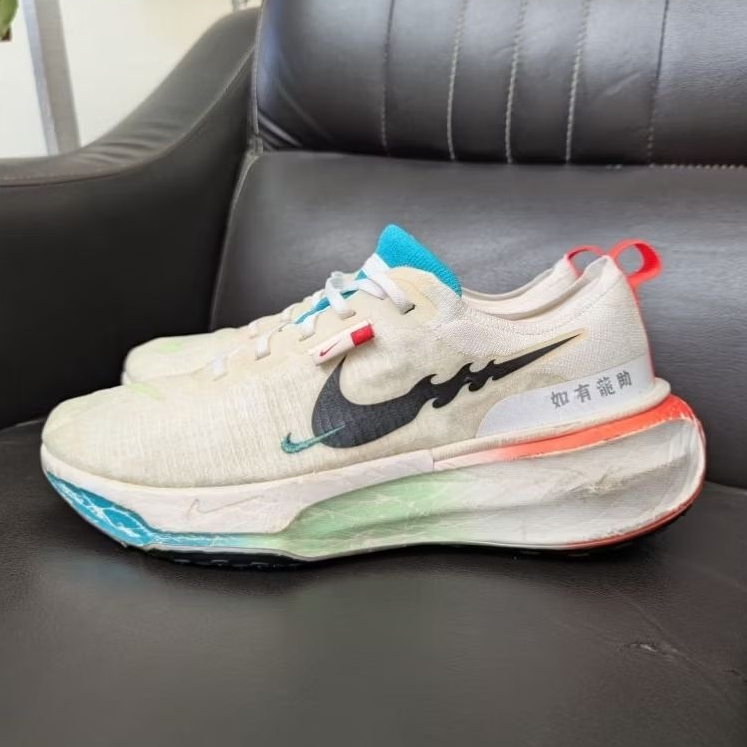 N*k* invincible run 3 "CNY" size 45