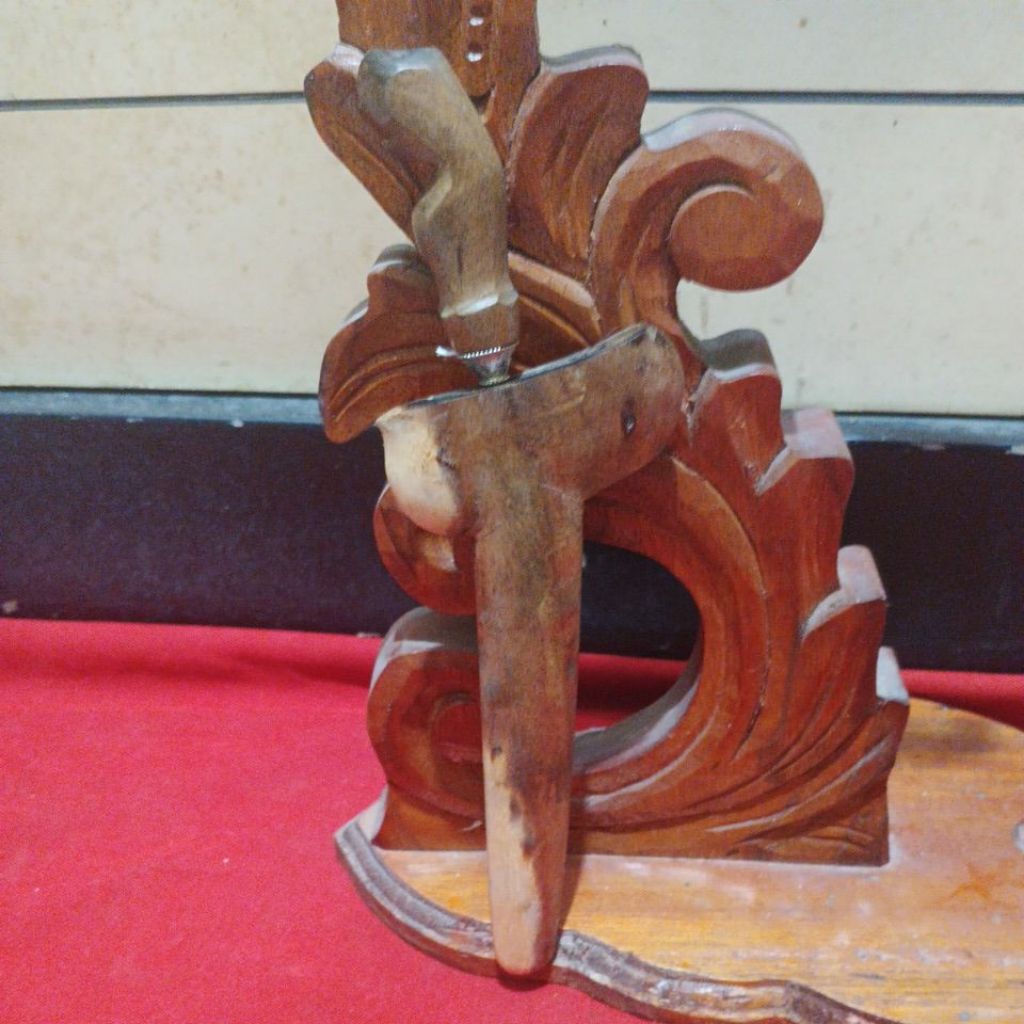 Keris Jimatan Nogo Kikik Ngemut Kuningan Luk 7 Sepuh,Pamor Wahyu Tumurun