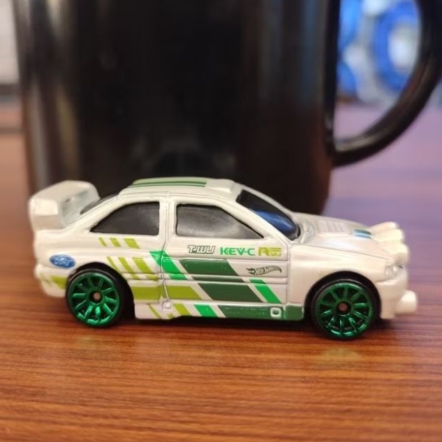 Hot Wheels Ford Escort Rally diecast Mattel