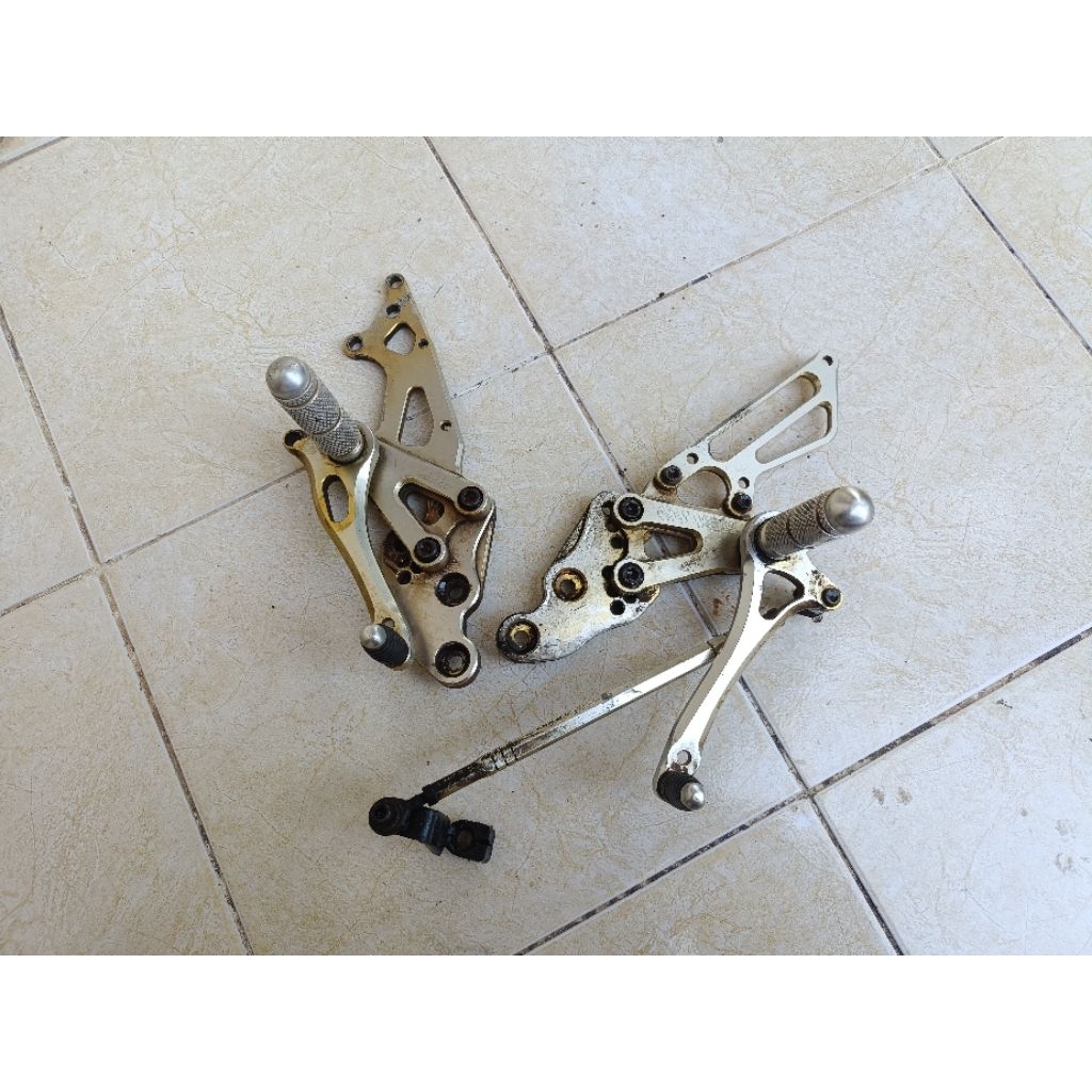 Footstep UB NUI Racing Vixion