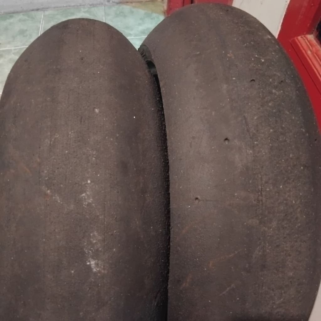 Ban Bekas Moge Pirelli superbike 200 65 17  Bukan ukiran atau suntikan