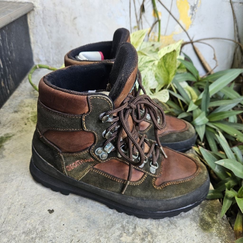 sepatu hiking second decathlon size 40(25cm)