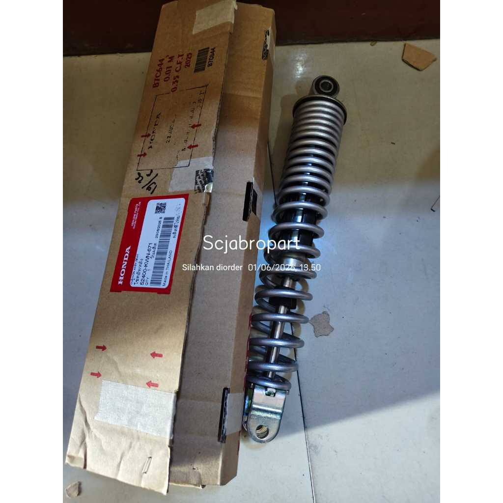52400 KWN 671...,(D) CUSHION ASSYREAR HONDA PCX 125 (Generasi CBU / awal, tahun produksi sekitar 201