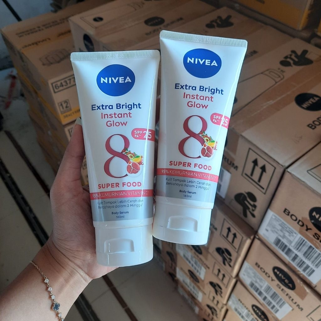 NIVEA Extra Bright Instant Glow Body Serum 180ml | Handbody Lotion Pencerah Kulit Instan dengan Vita