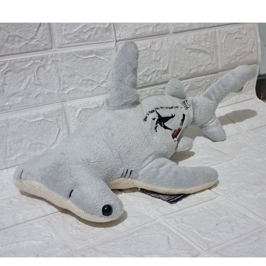 boneka ikan hiu shark ganci gantungan kunci boneka ikan hiu. boneka hiu kostum baju hijau. lumba dol