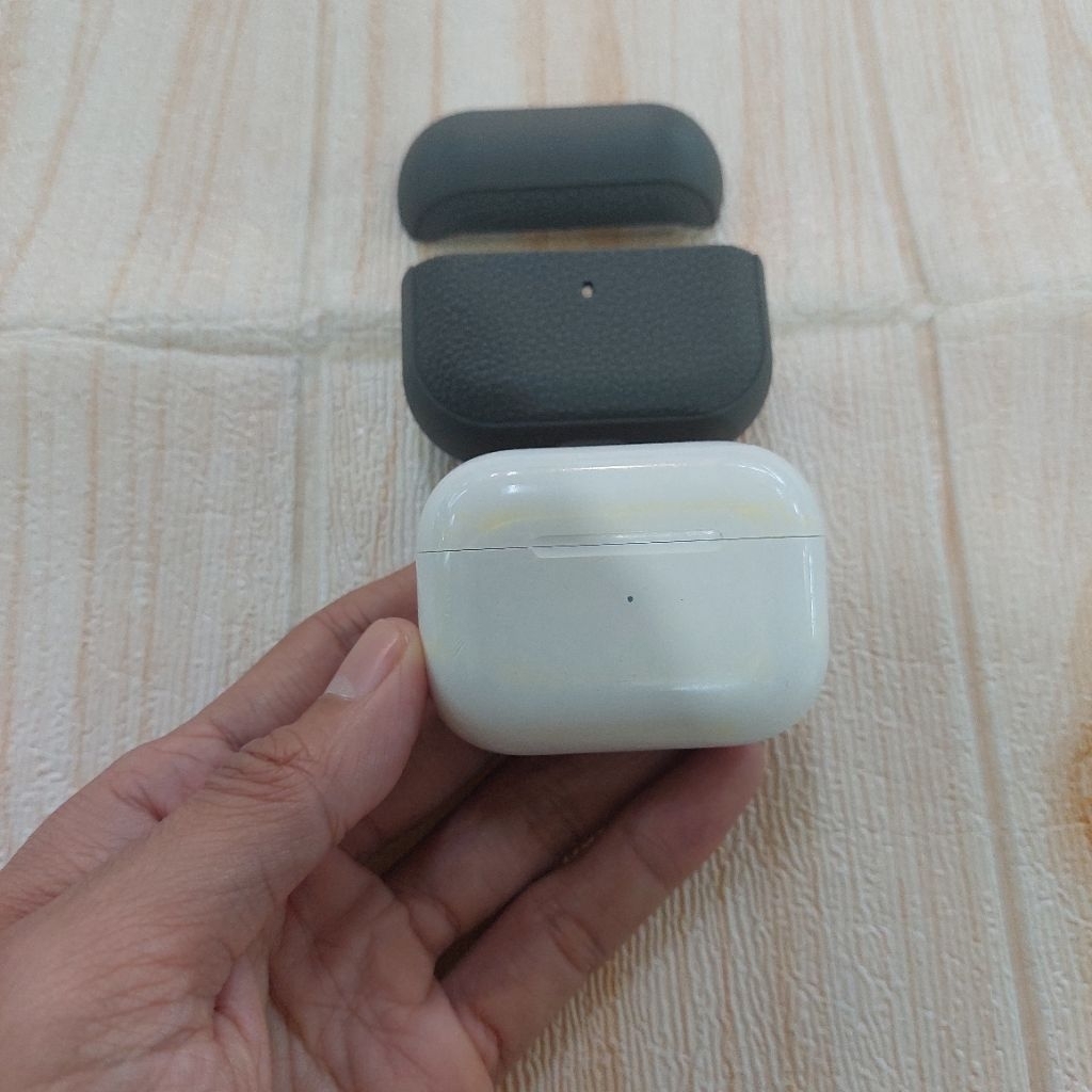 Airpods Pro 2 Type Lightning Case only Second Original
