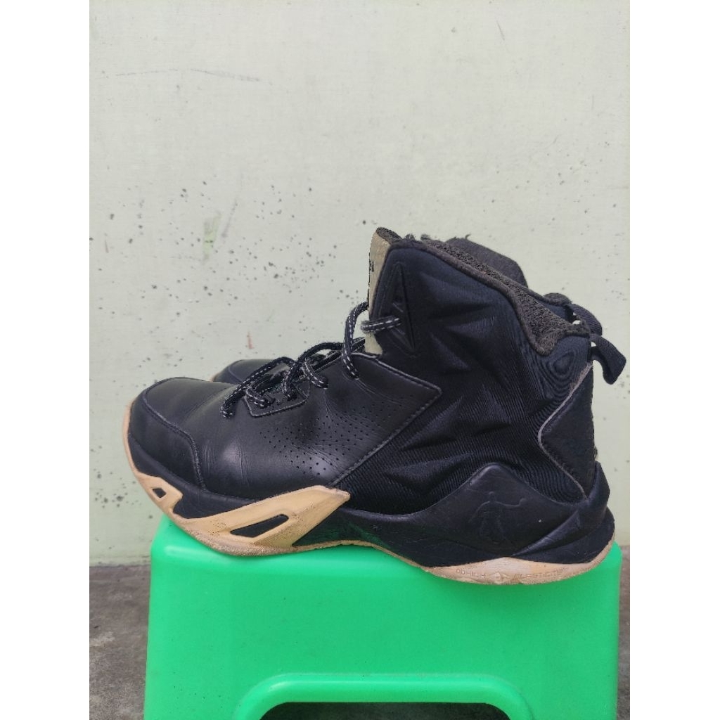 Sepatu Pria Jordan Vintage