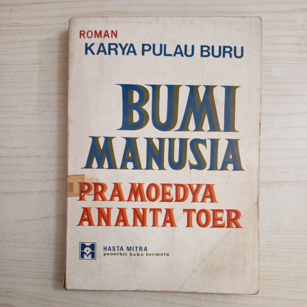 NOVEL BUMI MANUSIA OLEH PRAMOEDYA ANANTA TOER