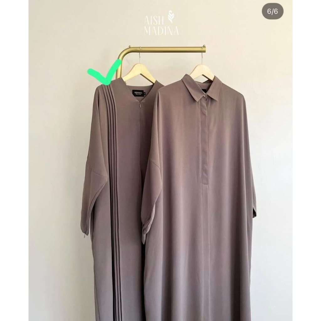 Aishmadina Leyka Pleats