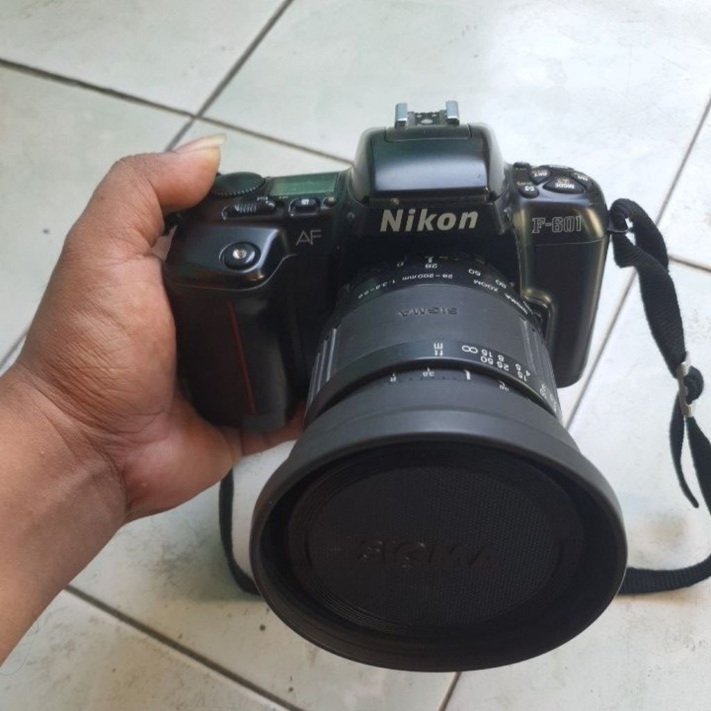 KAMERA ANALOG NIKON F-601 BAHAN PAJANGAN