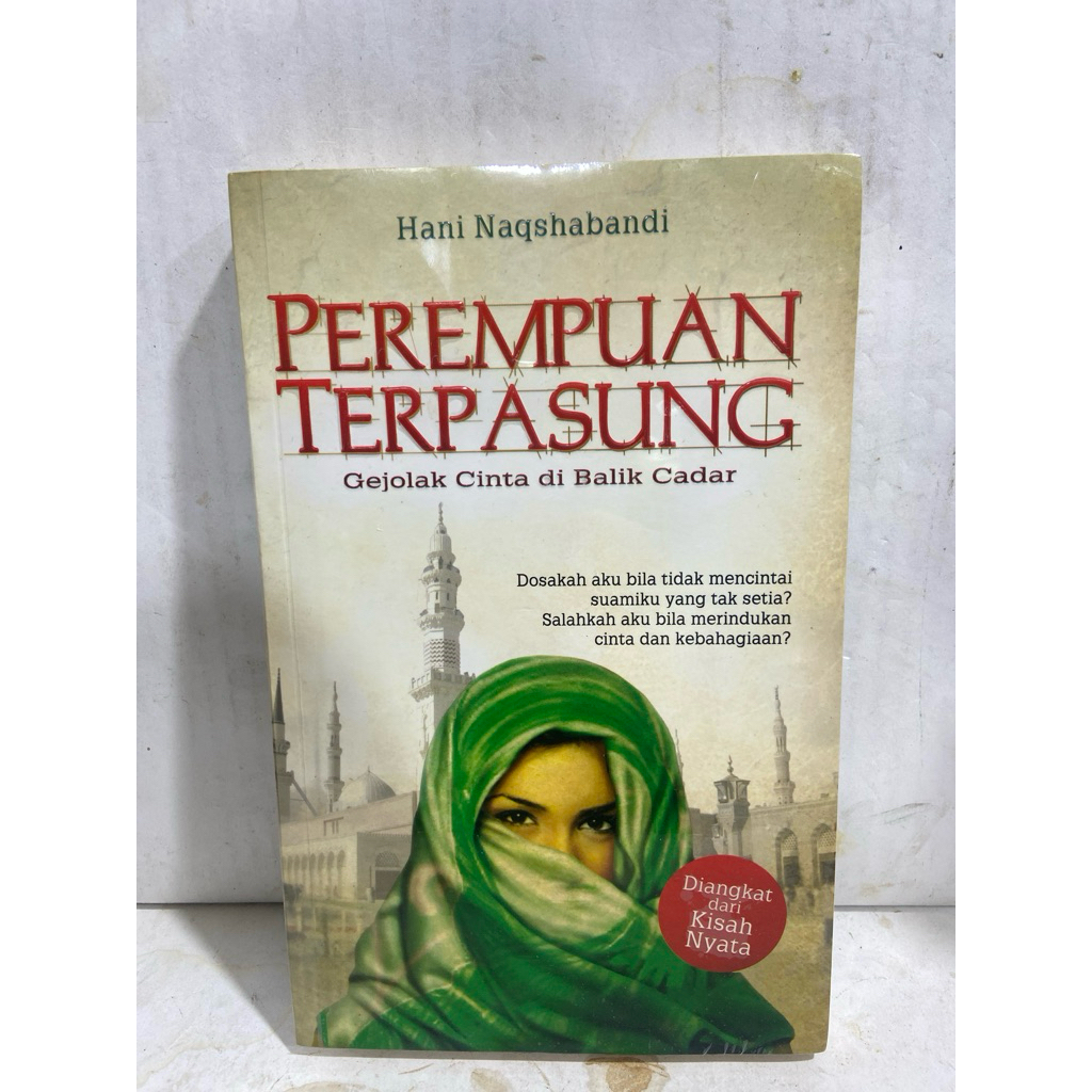 Buku PEREMPUAN TERPASUNG (Gejolak Cinta di Balik Cadar) Original