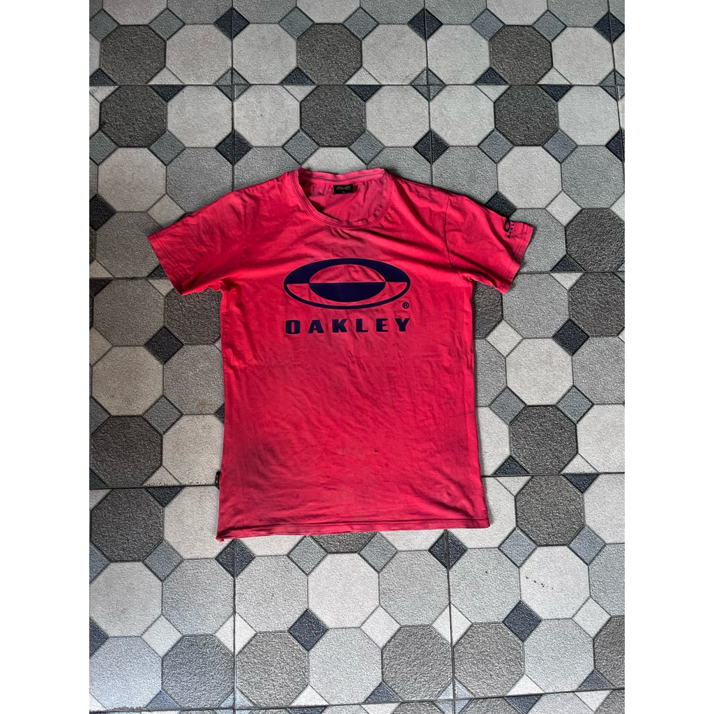 Kaos Pria Baju Tshirt Oakley Merah Logo Timbul - Size XL - Minus Hole Kecil