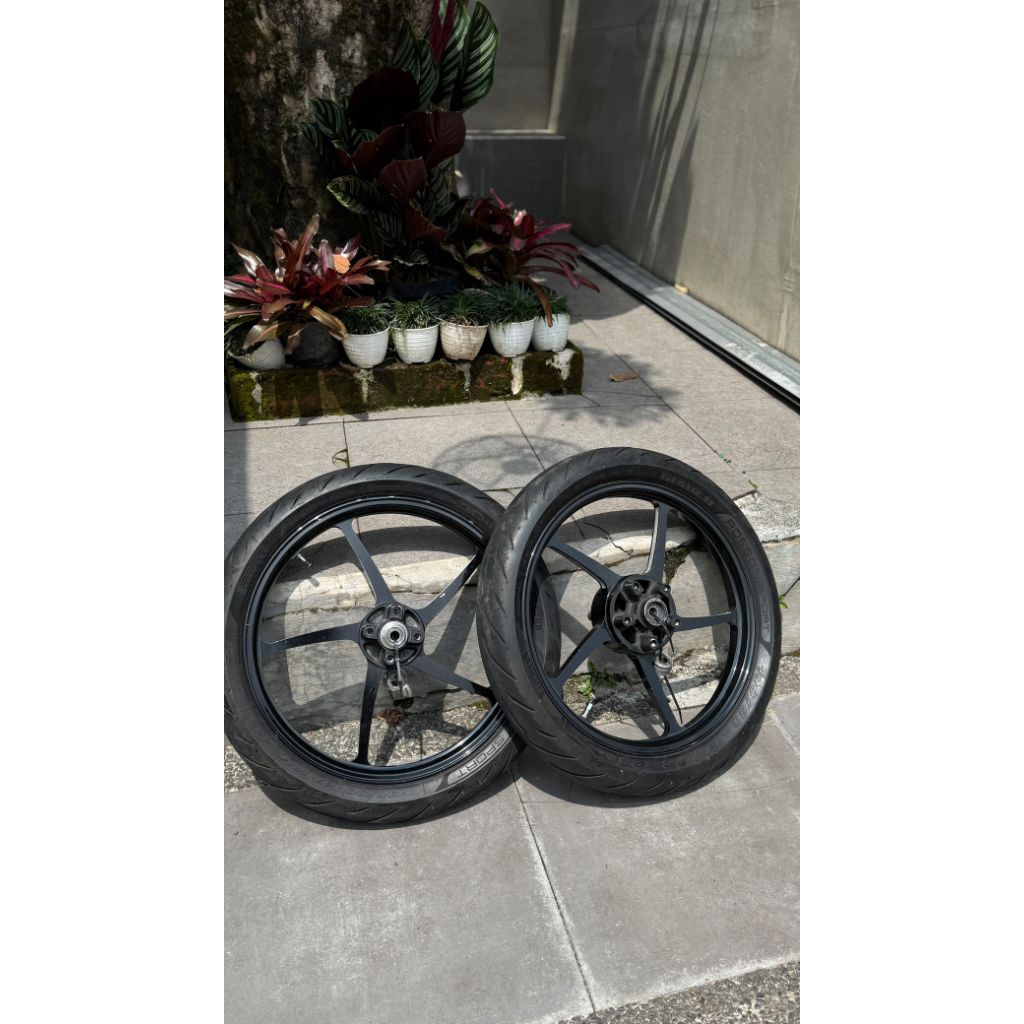 velg mutakin ninja ss/ R set ban pirelli