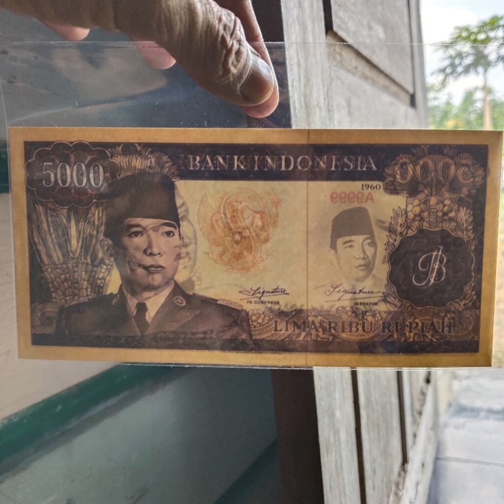 5000 rupiah seri sukarno tahun 1960 (uang repro)