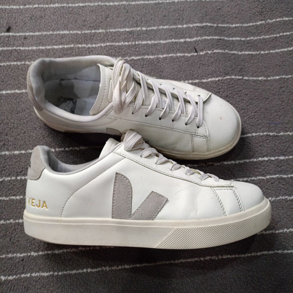 Sepatu Veja Authentic