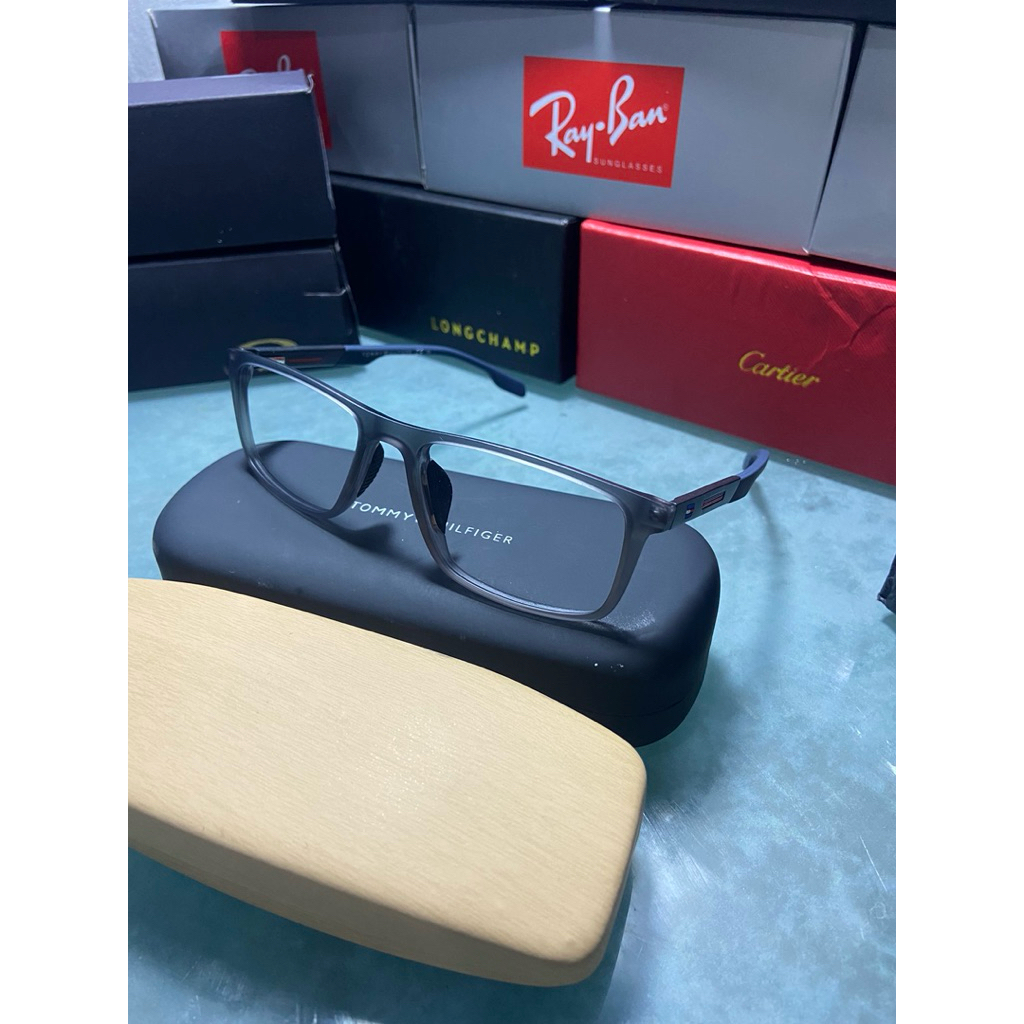 frame second original mulus fullset TOMMY HILFIGER gk sesuai silahkan ditolak