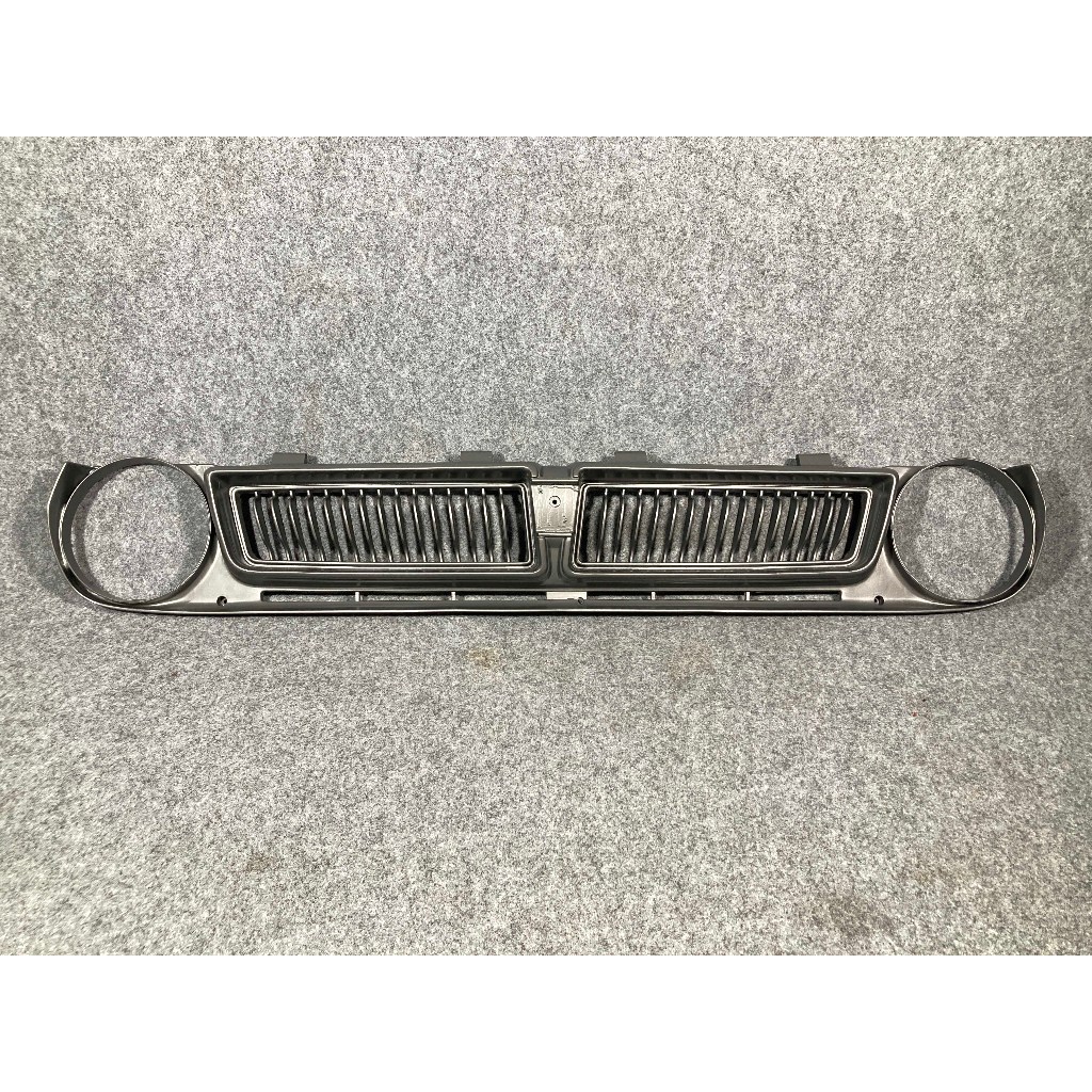 Grill Depan Toyota Corolla KE30