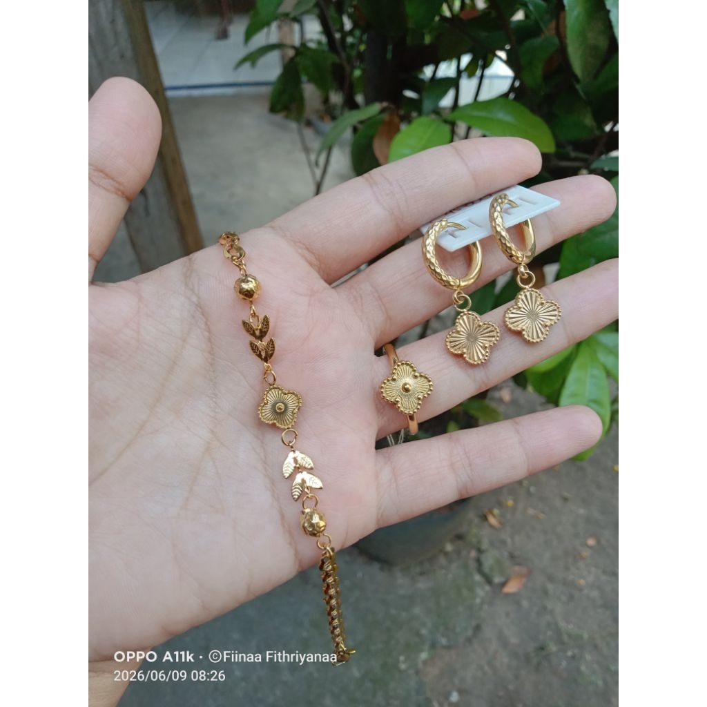 Set Perhiasan Titanium Perhiasan Wanita Dewasa Remaja Anti Karat Tidak Mudah Luntur