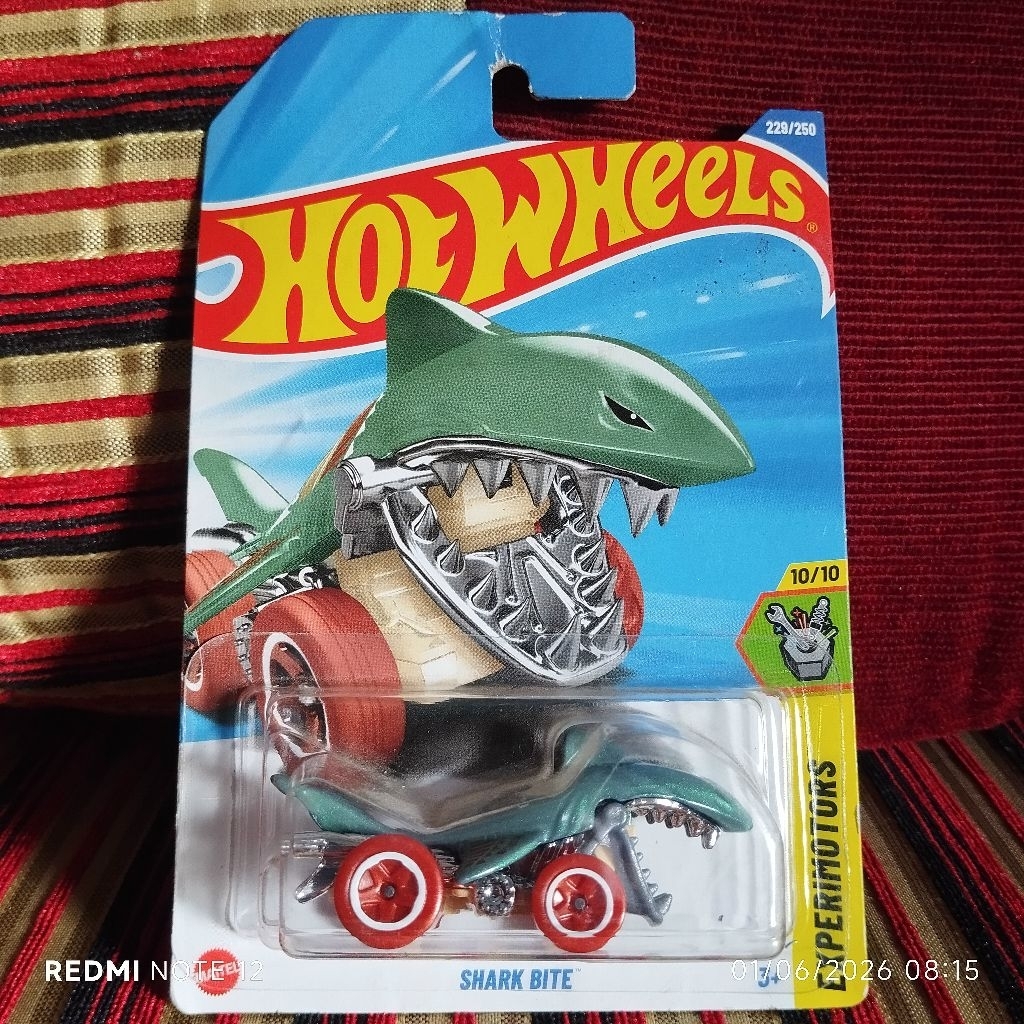 Hot Wheels Shark Bite *TH*