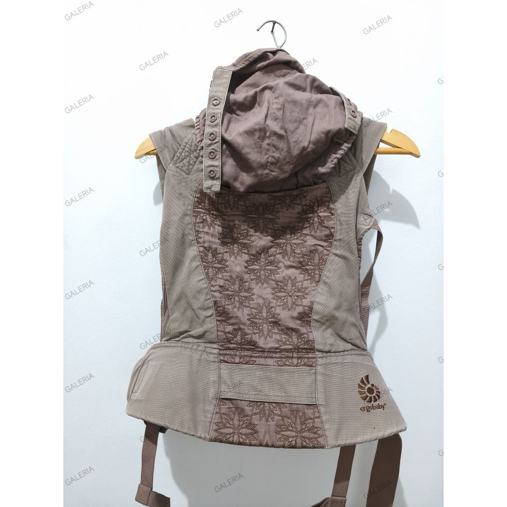 Gendongan bayi second SSC Preloved M shape ergobaby Ergobaby Original lotus navy lengkap topi
