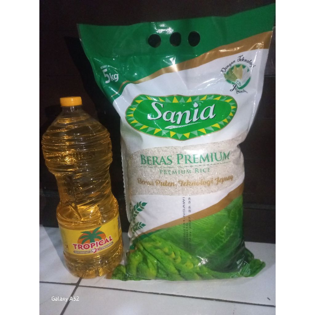 paket bundling beras sania 5 kg dan minyak tropikal 2 liter