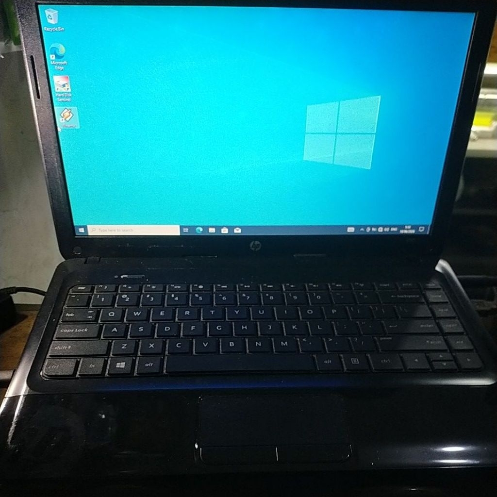 Laptop HP1000 AMD A4 ram 4 SSD 128gb normal
