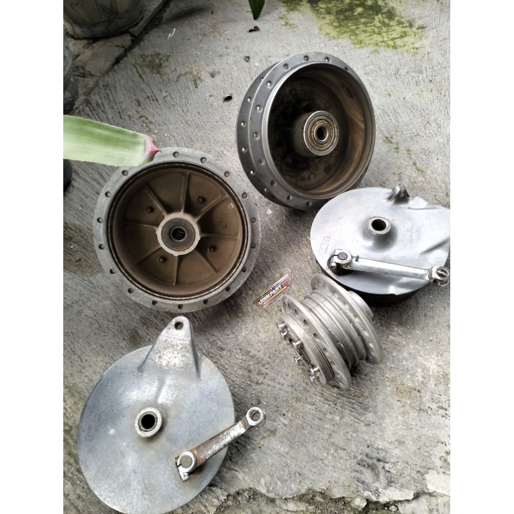 TEROMOL BELAKANG YAMAHA RD350 GT380 ORIGINAL TROMOL BELAKANG RD350 GT380 FULL SET ORIGINAL COPOTAN