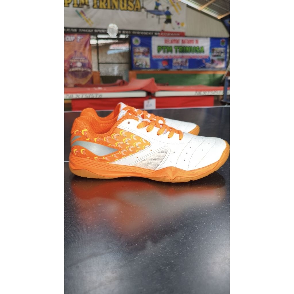 Sepatu tenis meja/pingpong second