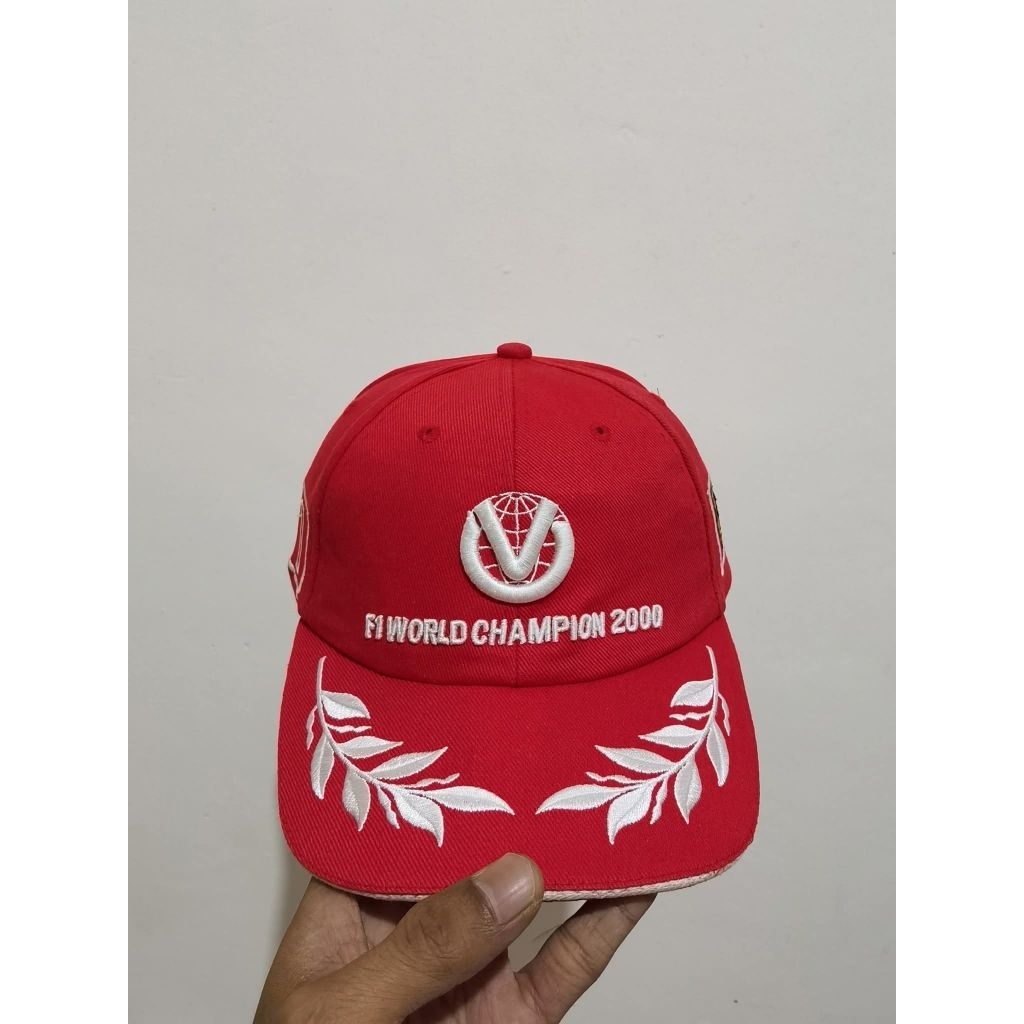 Topi F1 Ferrari Michael Schumacher World Champion 2000