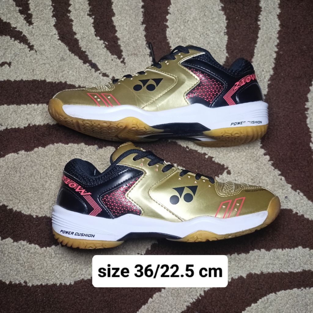 Sepatu Badminton Yonex  210W (Second)
